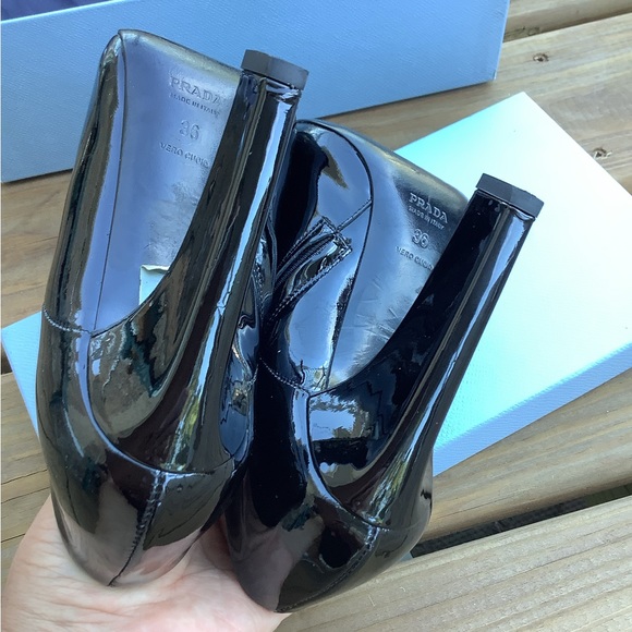 Cute PRADA patent leather booties 🖤🖤 - Picture 10 of 15